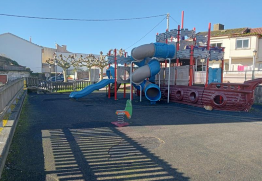 O Concello solicita unha subvención á Xunta para renovar o pavimento do parque infantil da Ponte do Porto